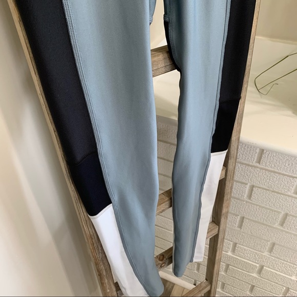 Under Amour Heatgear Perf Insert Graphic Legging S NWT - Picture 5 of 10